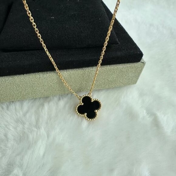 💎Authentic💎 Van Cleef & Arpels 18K gold and onyx necklace💎 - Picture 5 of 6